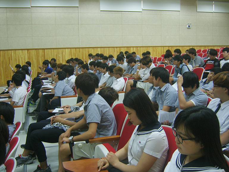 Jangsu-gun (Jeonbuk-do) Municipal Chapter holds dialogue session on unification at a high school 