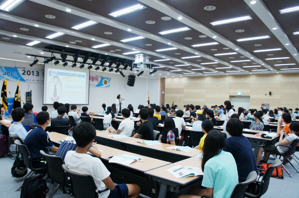 Gongju-si (Chungnam) Municipal Chapter holds leadership academy for middle school students