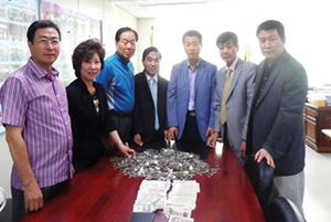 Euiwang-si (Gyeonggi-do) Municipal Chapter donates charity fund for less privileged people by means of collected foreign coins