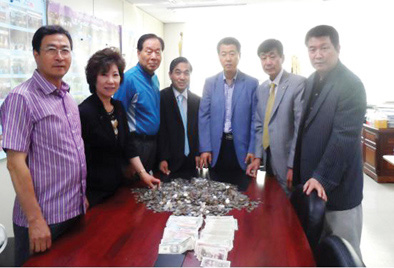 Euiwang-si (Gyeonggi-do) Municipal Chapter donates charity fund for less privileged people by means of collected foreign coins