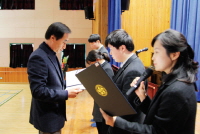 فرع المجلس في هابتشون في جيونجسانج-دو – تسليم منح الوحدة الدراسية قيمتها 6 مليون وون كوري