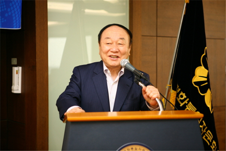 Hyun, Executive Vice-chairperson Invites Consul Generals