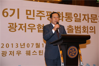 Greetings by Lee Hun-bok, Vice-chairperspn of the China Municipal Chapter