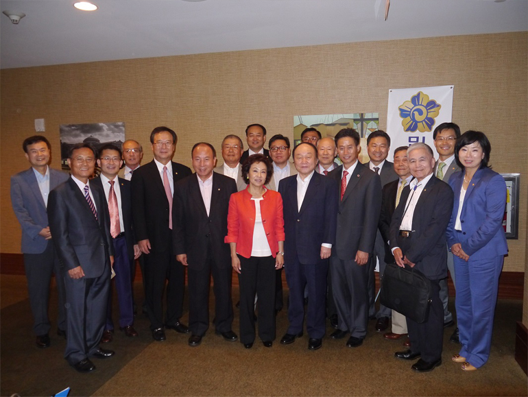 Meeting with the leaders of the Korean community in Chicago, Aug. 10