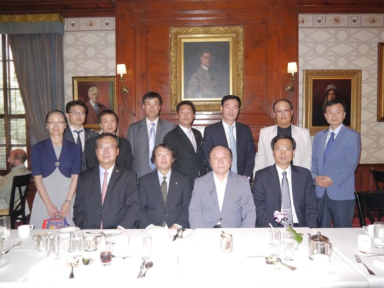 Meeting with the leaders of the Korean community in Boston, Aug. 12