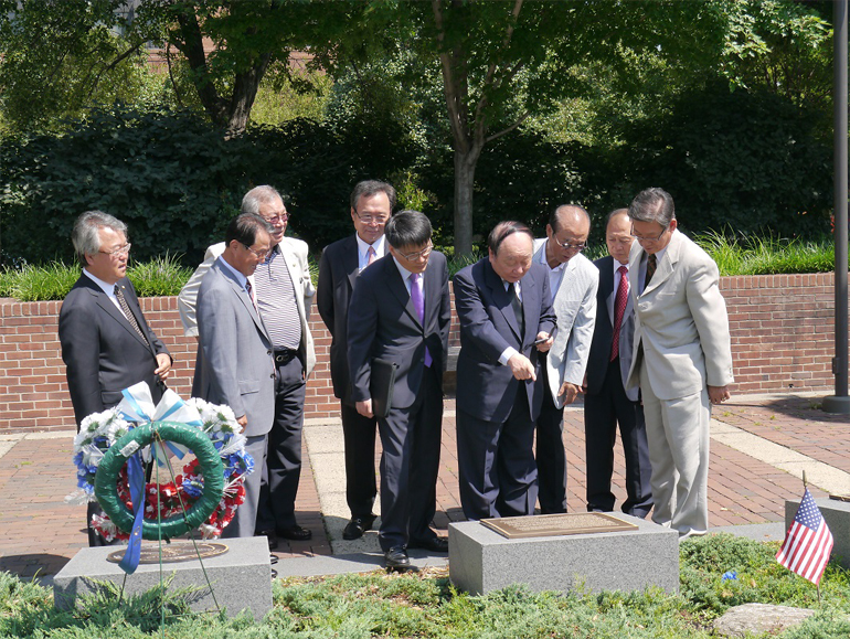 Flower laying on the Monument of Korean War Veterans in Philadelphia, Aug. 16