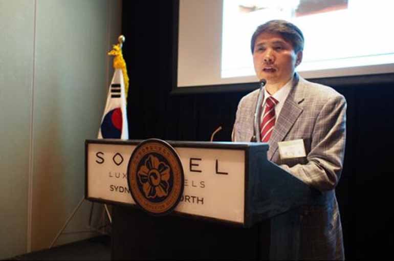 Prof. Je Seong-ho gives a lecture on the government's policy toward North Korea