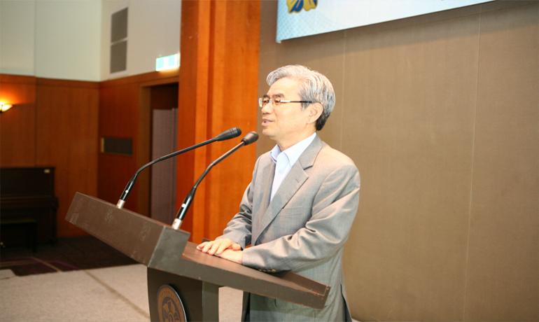 Park Chan-bong, Secretary General, Gives Opening Address