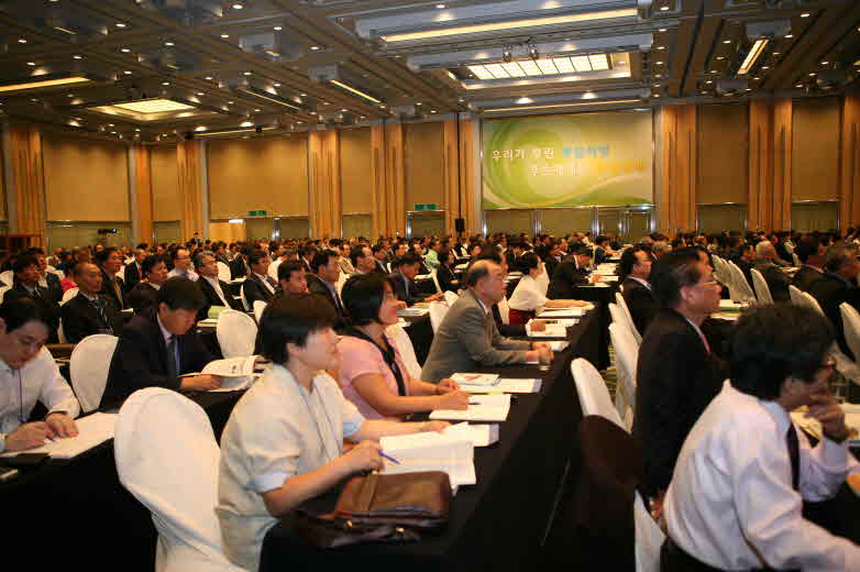 Overseas Council Members, 542 members from 14 overseas municipal chapters attending the conference