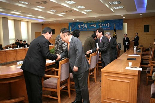 Meeting with representatives of North Korean refugees