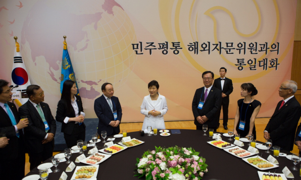 President Park and Overseas Council Members of NUAC