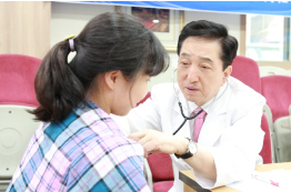 Dr. Kim Cheol-su, the leader of the team said, ″ If the North Korean refugees are happy, Korea will be happy, which can help bring about national unification. Free medical services will be further expanded for them on a regular basis.″