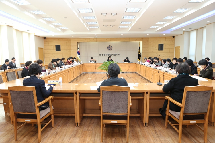 Members of the Standing Committee on Women