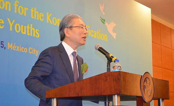 Ambassador Hong Sung-hwa Delivering a Welcome Speech