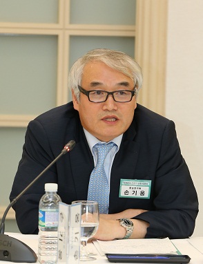 Son Gi-woong, Korea Institute for National Unification