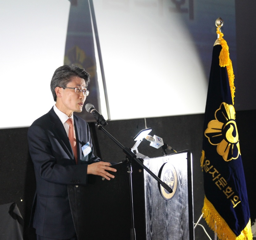 ▶Lee Hui-jin, South Korean Consul General to Sydney, thanked the achievements of the former members of the Australian Chapter, and urged the council members to play an active role in Australia to stress the necessity and duty to achieve peaceful unification in celebrating the 70th anniversary of Korea's liberation and division.