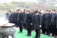 Новый год, новогодняя поздравительная церемония после посещения Национального кладбища Сеула